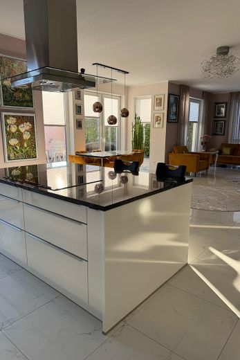 offene Küche mit Essbereich