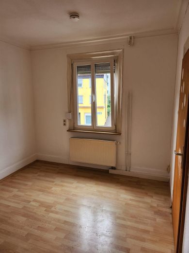 Schöne 4 Zimmer Wohnung mit Einbauküche und Balkon – Foto 4