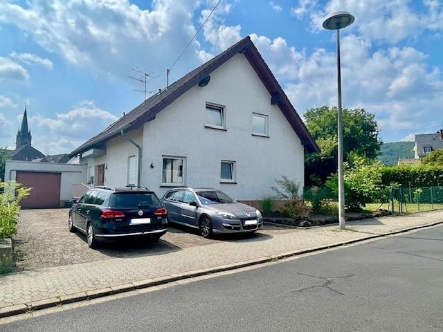 Haus mit Garage & Stellplätzen