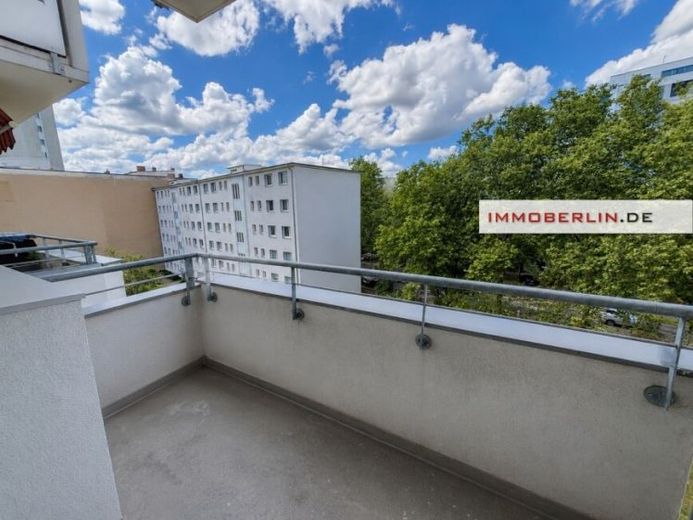 IMMOBERLIN.DE - Helle Wohnung – mitten in der City-West und dennoch ruhig gelegen – Foto 1