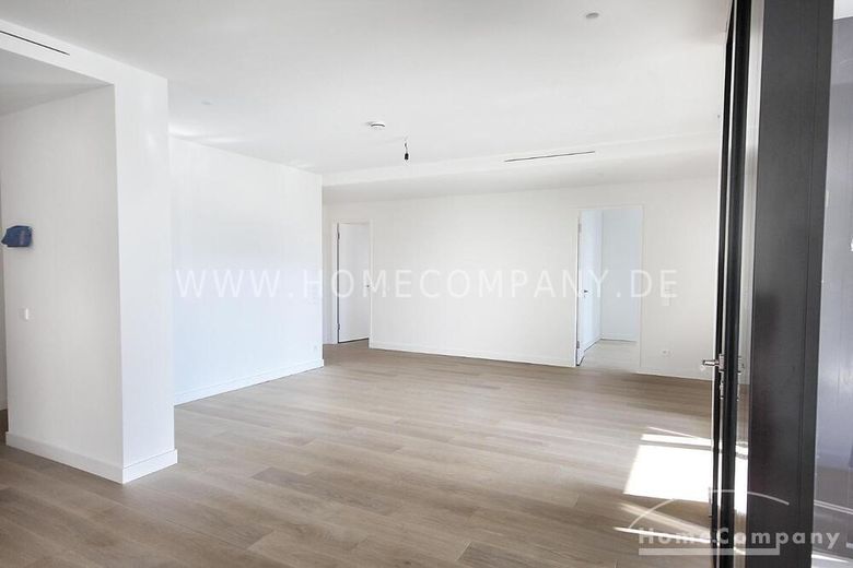 Sachsenhausen 8065917 – Zabytek Henninger Turm, gdy mieszkanie staje się przeżyciem! – 139a957e4065b9626e4eceb25820926bc5e18c7b.jpg