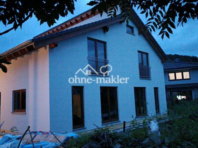 Lichtdurchflutetes Galerie-Wohnen im ruhigen Innenhof – Niedrigenergiehaus mit Wärmepumpe in Hennef – Foto 1