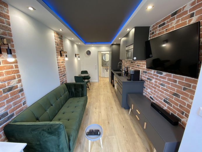 Schickes möbliertes 1,5-Zimmer Appartement mit Terrasse – Foto 2