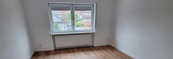 Frisch sanierte, helle 2-Zimmer-Wohnung in Ketsch – Wohnzimmer