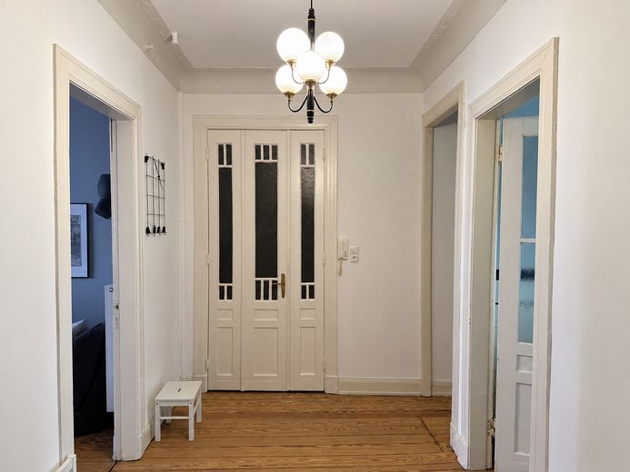 Möbliert & all inclusive: 4,5-Zimmer-Altbauwohnung Hamburg-Neustadt ab Nov '26 – Flur & Hauseingang