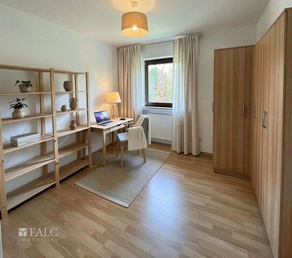 Viel Platz, viele Möglichkeiten - Ein Zuhause, das überrascht – Arbeitszimmer - (KI generiert)