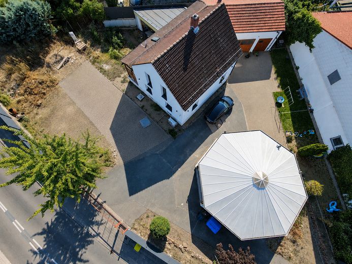 Detached residential and commercial building with commercial unit,1290sqm plot – Foto 1