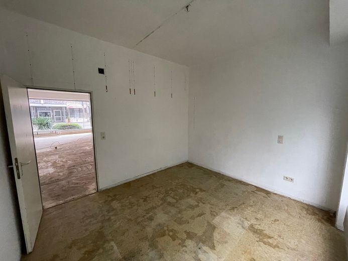 Linker Raum Hinten 2