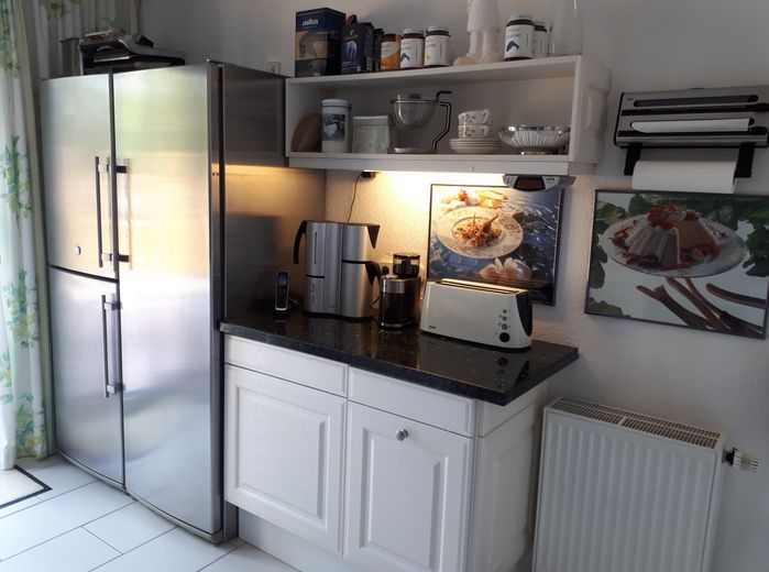 Barrierefreier Bungalow in gepflegter Gartenanlage – Küche - Kühlschrankkombi