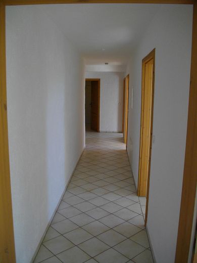 Schöne 3,5-Zimmer Wohnung mit Balkon in Königsdorf-Osterhofen – Flur