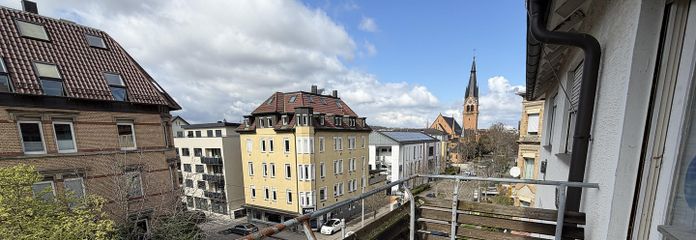 Frisch komplettsanierte 4-Zimmer-Wohnung mit Einbauküche & Balkon in Stuttgart-Bad Cannstatt – Balkon