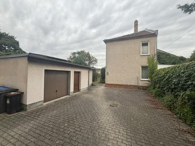 Edificio plurifamiliare con grande corpo posteriore e due garage – Innenhof mit Hinterhaus
