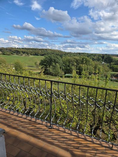 Casa con vistas panorámicas y parcela de 1.213 m²: mucho espacio y potencial – Balkon Schlafzimmer