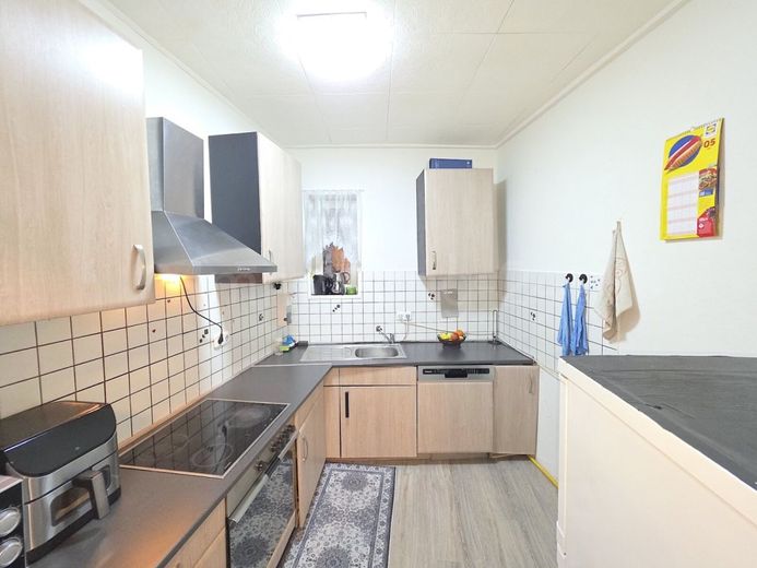 ++ SOLIDES EINFAMILIENHAUS + VIELE MODERNISIERUNGEN + ÜBERDACHTE TERRASSE IN GUTER LAGE!! ++ – KÜCHE
