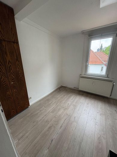 4-room top-floor apartment with fitted kitchen – Zimmer 3