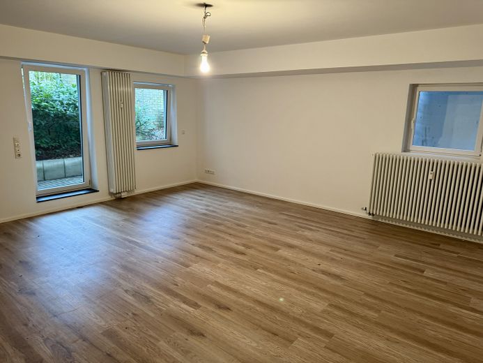 2-Zimmer-Souterrain-Wohnung mit Terrasse und EBK – offene Wohnküche 