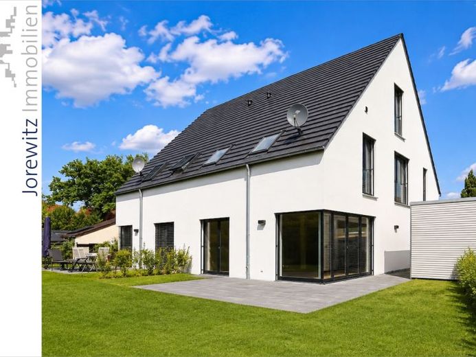 Bi-Senne: Moderne und helle Doppelhaushälfte (KfW-Effizienzhaus 55) mit Garten und Carport – फोटो 1