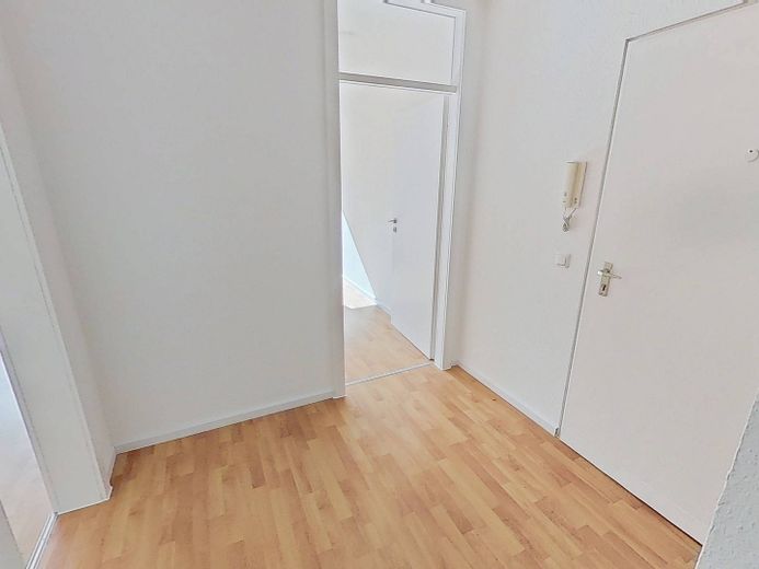 Luminoso appartamento di 3 locali con balcone e vasca da bagno nel centro città – Ansicht I: Flur