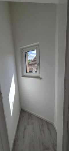 Sanierte Altbauwohnung I Top-Zustand I Außergewöhnlich – kleine Abstellkammer in Bad