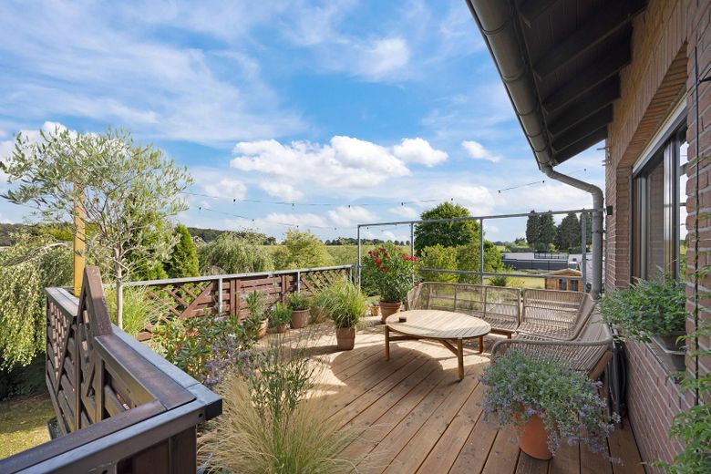 Casa bifamiliar con potencial de ampliación para una tercera vivienda entre Düsseldorf y Mönchengladbach – Terrasse