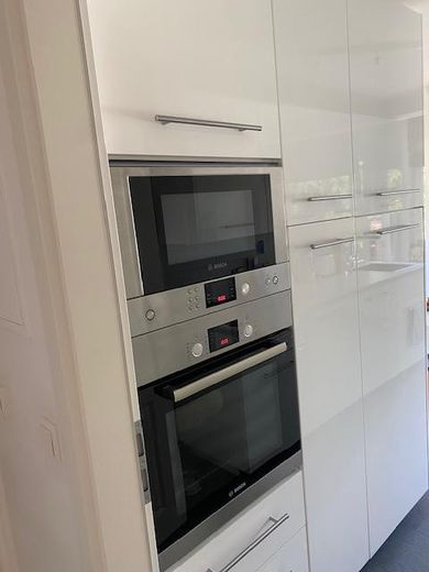Helle Maisonette in Berlin-Frohnau, 3,5 ZKB, umlaufende Dachterasse, Teilgewerbe möglich! – Moderne Küche