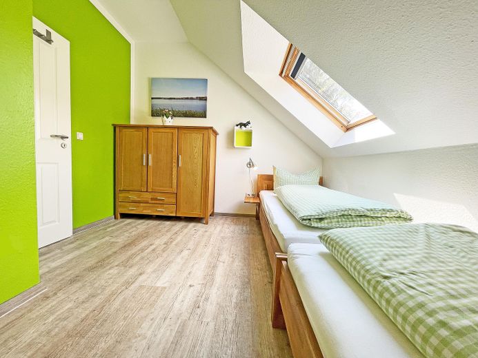 Schlafzimmer m. 2 Einzelbetten