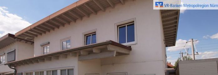 عرض إيجار في هيرسبرُوك: مساحة مكتبية مُعتنى بها جيدًا تبلغ نحو 85 م²، مع موقفين للسيارات ومساحة تخزين إضافية.