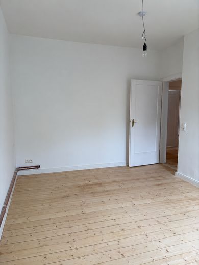شقة قديمة مُجددة من 3,5 غرف في موقع مرغوب في حي ليست بمدينة هانوفر – Schlafzimmer