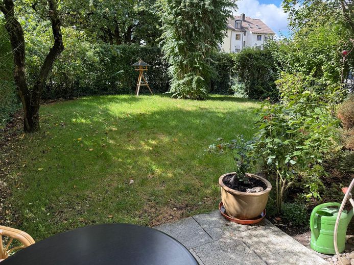 3-Zi-Gartenwohnung mit Terrasse und TG – ab sofort frei – Garten aktuell