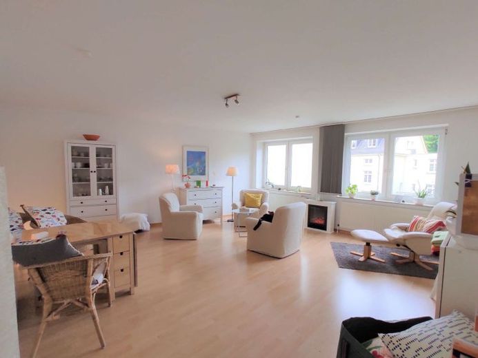 Helle 2,5-Zimmer-Komfort-Wohnung – Attraktive Kapitalanlage mit Innenhof-Stellplatz in zentraler Lage – Foto 1
