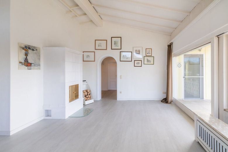 Helles, modernes Einfamiienhaus mit Terrasse - Balkon + Garten in Hümmerich - Preisreduzierung! – Wohnraum