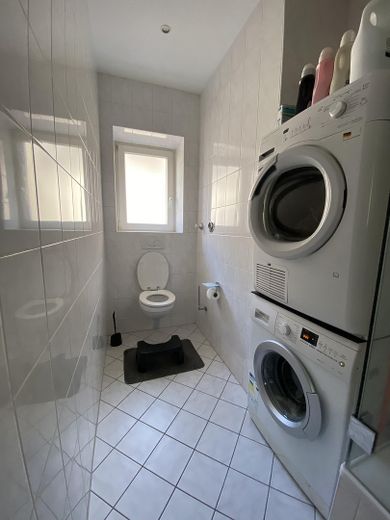 Appartement 1 pièce avec cuisine et salle de bains, pour célibataires ou couples, en face de la zone piétonne, Rheinstr. Wiesbaden – Photo 4