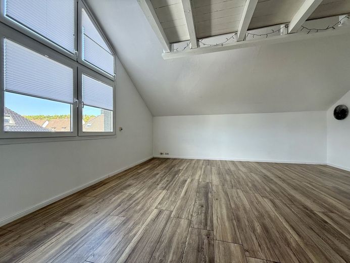 Fröndenberg-Westick: Eigentumswohnung der besonderen Art mit Balkon plus Tiefgaragenstellplatz! – Wohnbereich