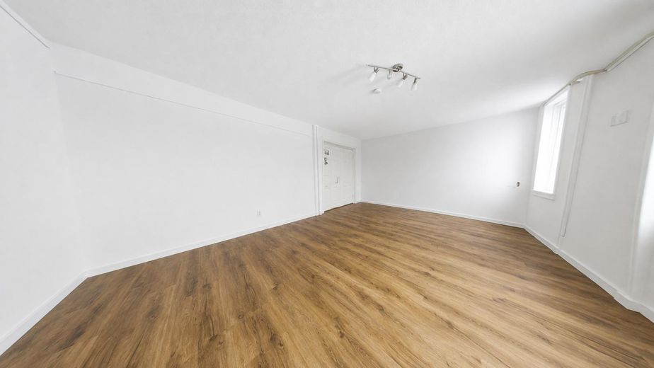 Renovierte 2-Zimmer-Erdgeschosswohnung mit Einbauküche und Tageslichtbad in Nordstemmen – Schlafzimmer