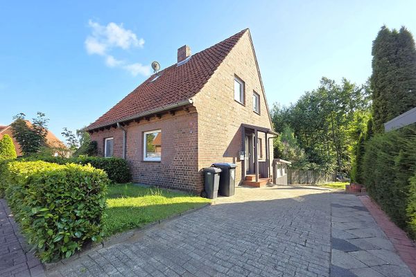 Gemütliche Haushälfte mit Garten in guter Lage – leerstehend & provisionsfrei
