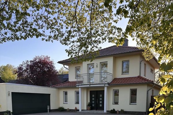 Exclusive villa in a sunny southwest location with a unique plot