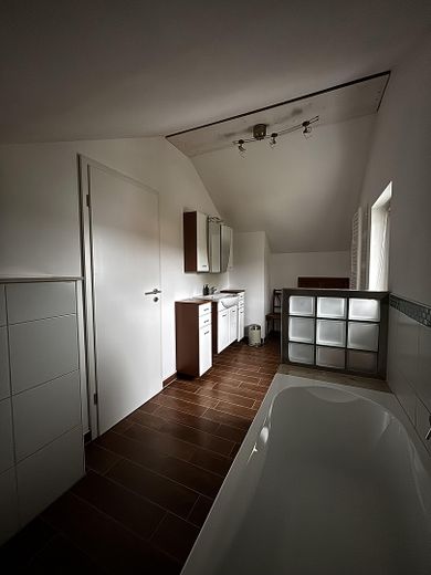 Einzigartiges Haus - seriöse Preisvorschläge willkommen – Bad OG mit Wanne