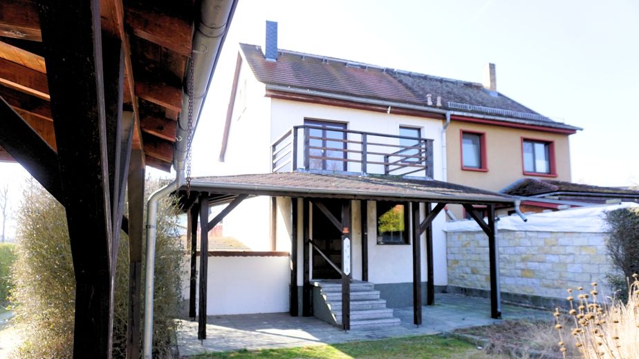 Rückansicht mit Eingang