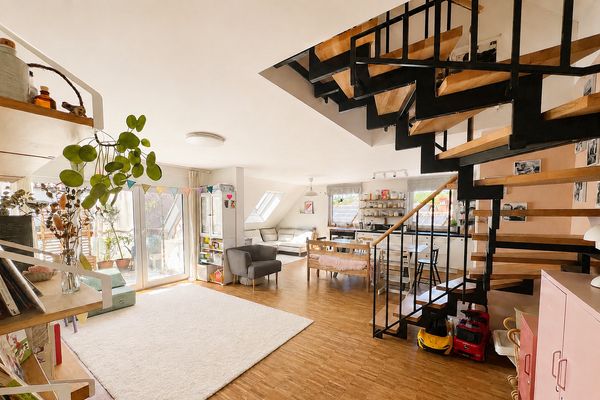 Moderna maisonette di 4 locali con ampia terrazza sul tetto nel centro del paese