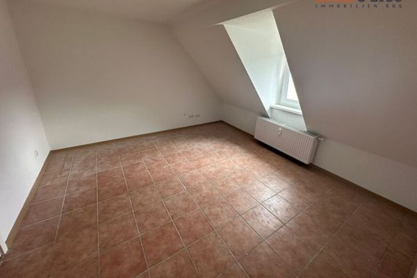 Gemütliche 2-Zimmer-Dachgeschosswohnung mit Einbauküche im Herzen von Schlüchtern