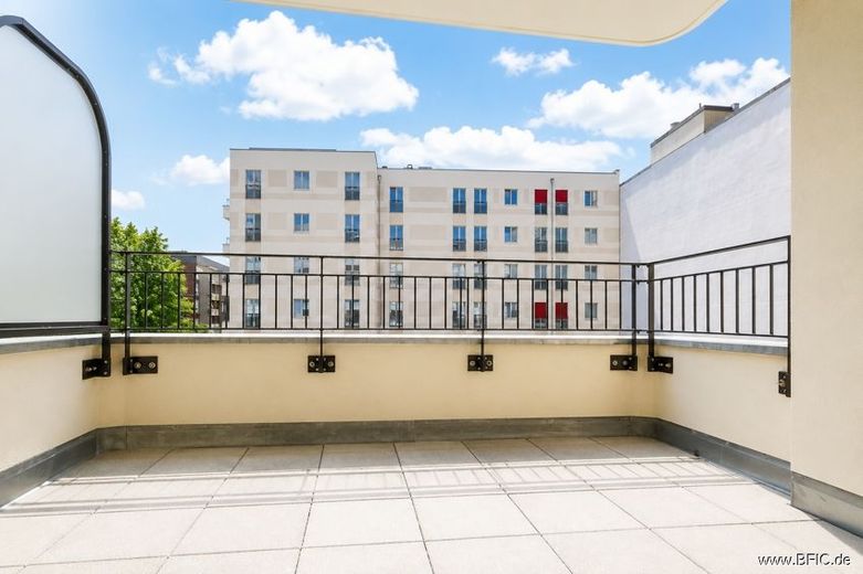 elegante 2-Zi.-Wohnung mit großem Balkon - möbliert vermietet nähe Spittelmarkt – Balkon