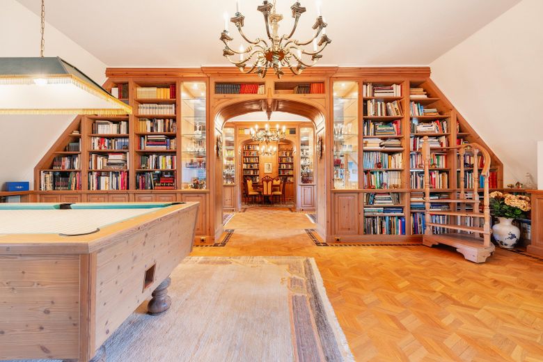 Exkl. Anwesen, Family-Office oder Pferdehof nur 64 km von Hamburg - max. bis 30 ha Eigenland möglich – Bibliothek Haupthaus