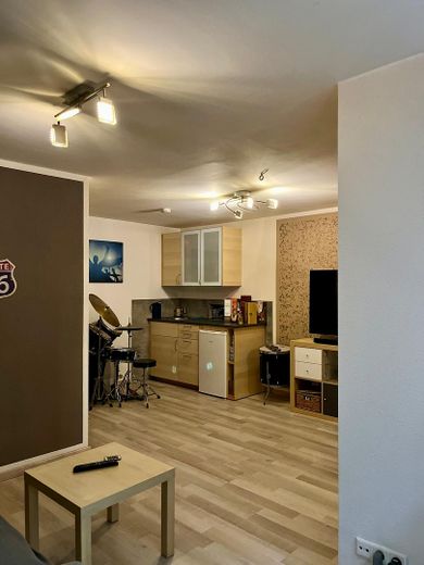 Modernisiertes Split-Level-Reihenhaus mit Garten, Kamin, PV-Anlage & Tesla Powerwall in Bernhausen – Hobby Raum