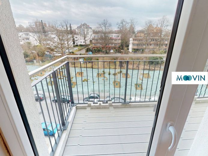 URBAN BASE: Vollmöbliertes 1-Zimmer-Apartment mit EBK, BALKON, ALL-IN-MIETE, UVM. im Wiesbadener Stadtzentrum – Balkon