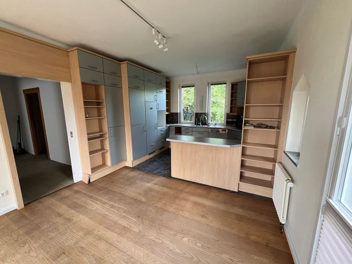 PROVISIONSFREI: Charmantes EFH in zentraler, ruhiger Anliegerstraße – Fußboden Eiche Massivdielen