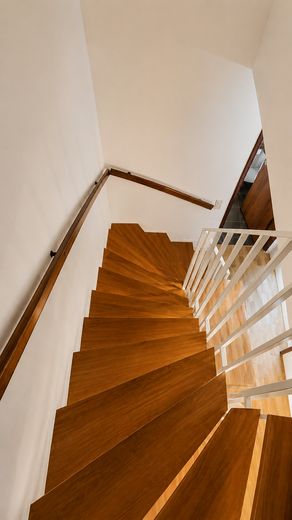 Lichtdurchflutetes Reihenendhaus in ruhiger Wohnlage von Hannover- Ricklingen – Treppe; DG-1.OG