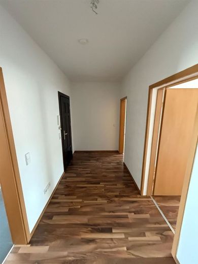 Kompakte DG 3-Zimmer mit Aufzug, Laminat, Dachbalkon und Eckwanne in guter Lage! – PHOTO-2026-03-09-11-47-41_9