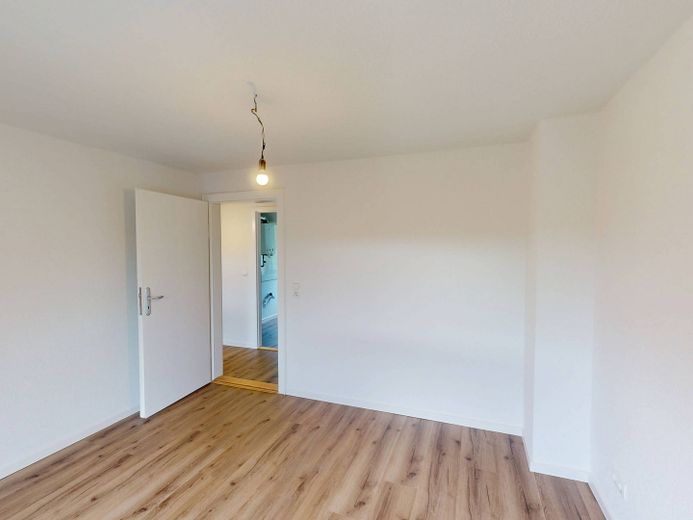 Ankommen, durchatmen, entspannen - Wir schenken Ihnen den ersten Monat: Helle 3-Zimmer-Wohnung mit modernem Bad – Ansicht II: Schlafzimmer