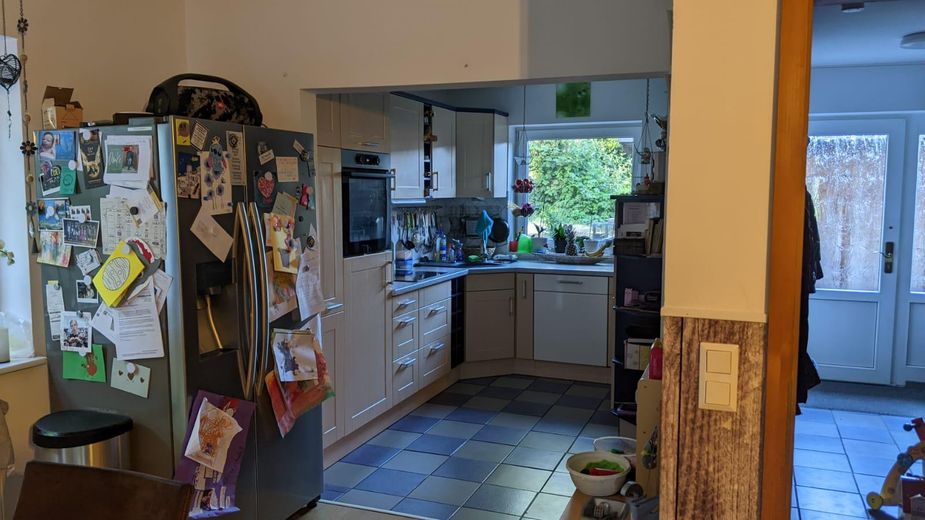Blick Wohnzimmer zur Küche