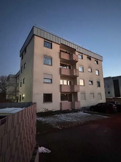 Pärchenwohnung, kl. Familie oder Altersruhesitz - aber auch Kapitalanlage/RENDITE zur Altersvorsorge – 4 Hofseite mit Parkplätzen und Garagenzufahrt